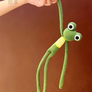 Cute crochet frog kit for beginners with video tutorials. Kit de iniciación de ganchillo rana, kit crochet débutant tutoriel vidéo, Häkelset für Anfänger mit Video, 動画付きかぎ针编みカエルキット