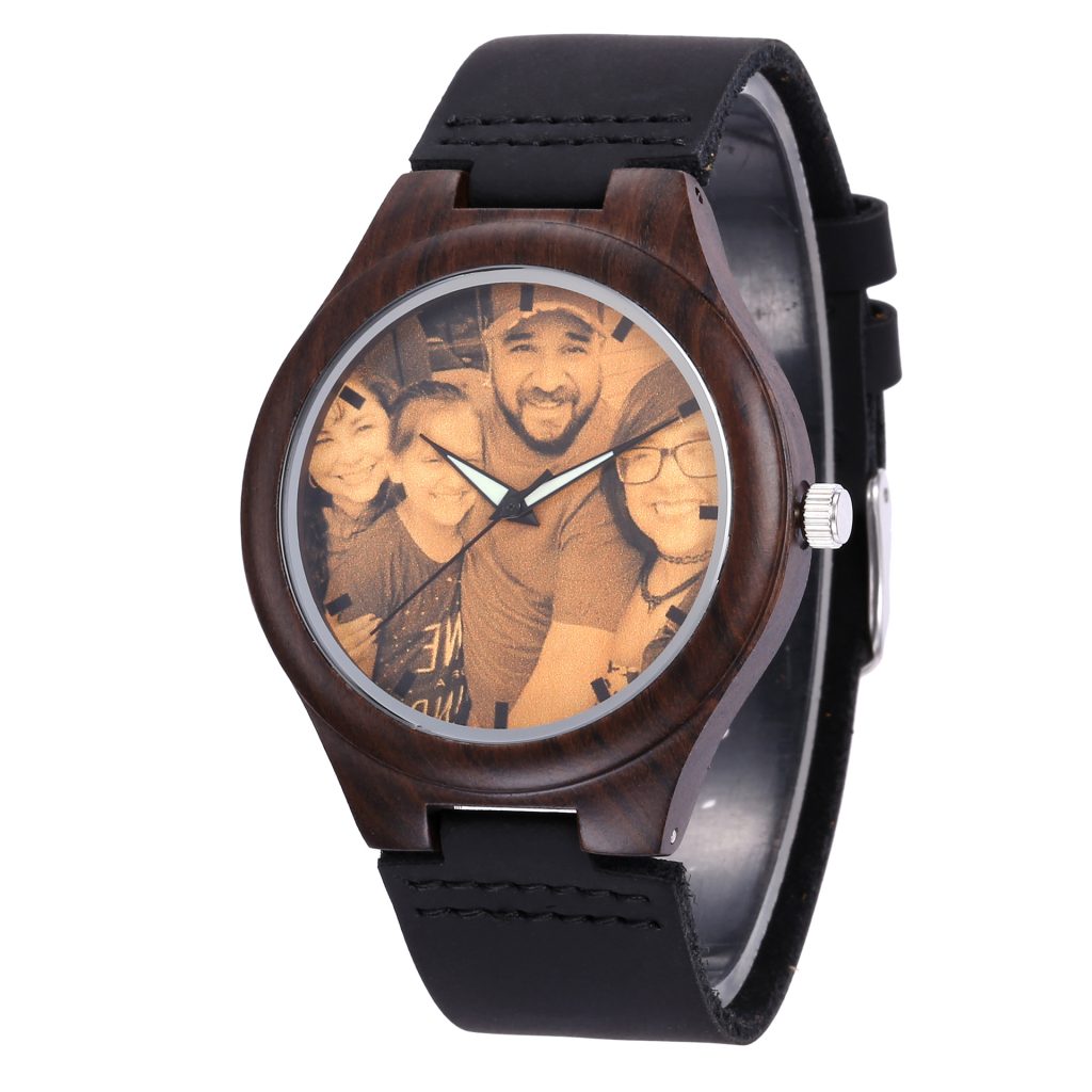 Personalized photo watch, Reloj con foto personalizado, Montre avec photo personnalisée, Personalisierte Fotouhr, オリジナル写真腕時計, Custom engraved wooden watch gift.