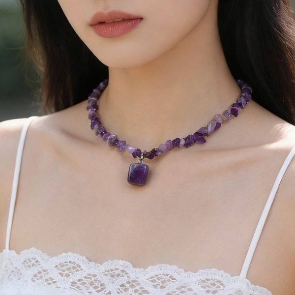 Natural purple gemstone pendant colgante de piedra morada pendentif pierre violette