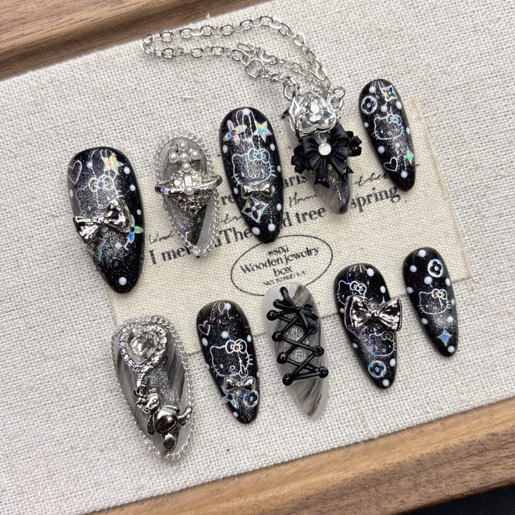 Black handmade press on nails, uñas postizas hechas a mano, schwarze handgemachte kunstnägel, faux ongles noirs faits à la main, 黒のハンドメイドプレスオンネイル