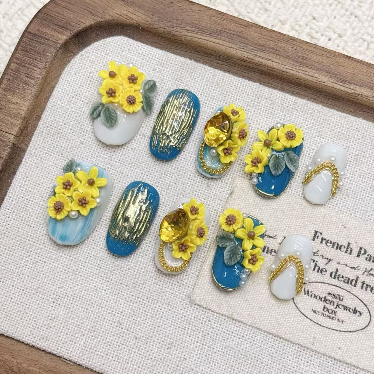 Handmade 3D Sunflower Press On Nails, Blue White Fake Nails 10 Pcs Oval Shape